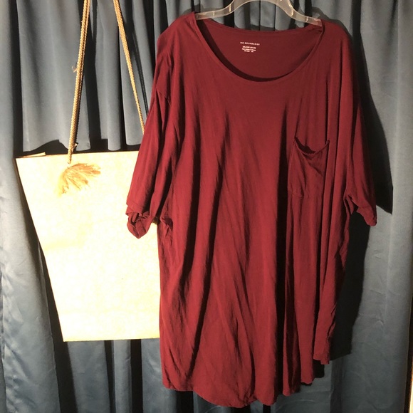 Beautiful Maroon color t-shirt, soft, cozy, comfortable. (Inventory: Tub #1) - Picture 3 of 8